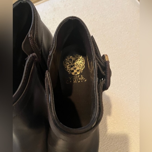 Vince Camuto leather bootie 🍫 - Picture 6 of 8